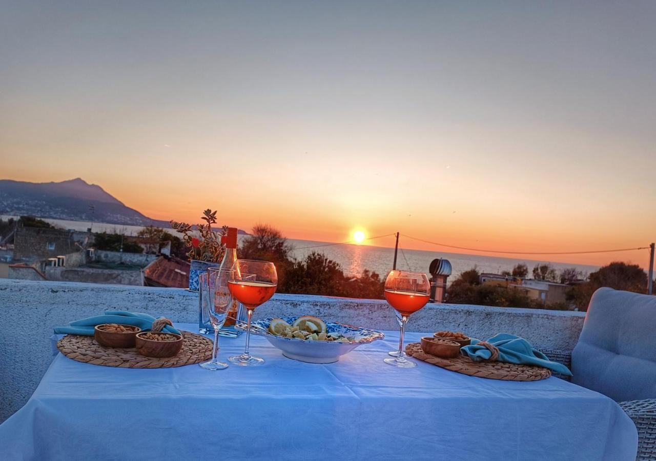 La Luna Nel Pozzo Procida Exteriör bild